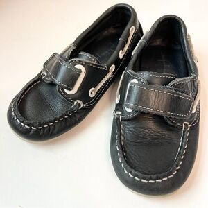 six pieds trois pouces Boys Dark Leather Self Closure Loafers